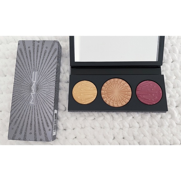 MAC Flashing Ice Extra Dimension Skin Finish - Picture 1 of 4